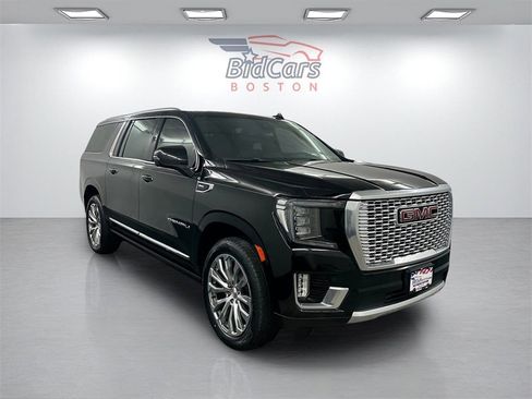 Used 2023 GMC Yukon XL Denali image 3