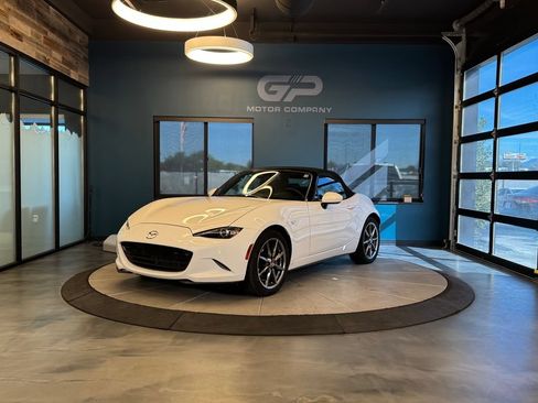Used 2021 MAZDA MX-5 Miata Grand Touring RWD image 7