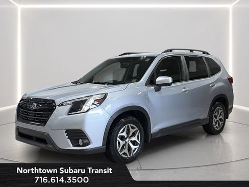 Used 2022 Subaru Forester Premium AWD/4WD image 1