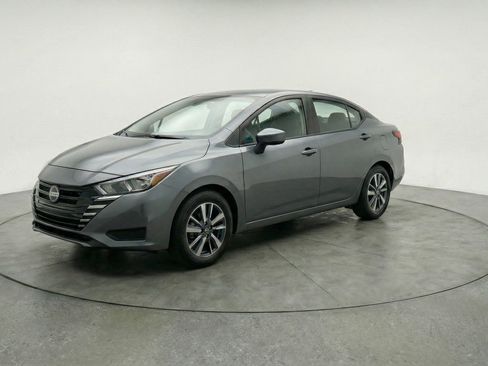 Used 2025 Nissan Versa SV image 3