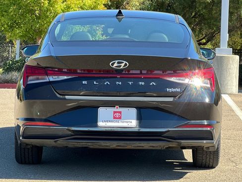 Used 2023 Hyundai Elantra Limited FWD image 5