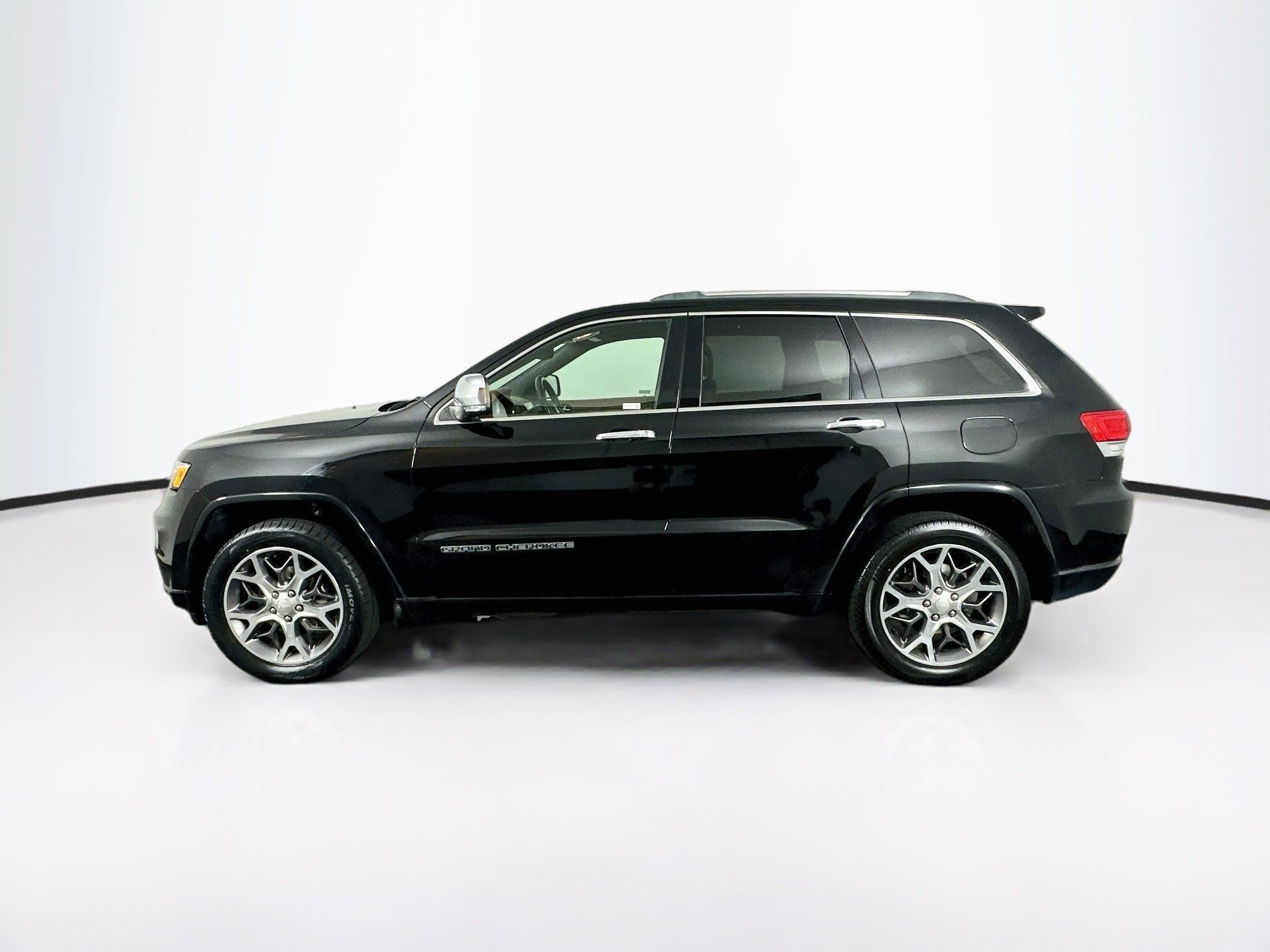 Used 2020 Jeep Grand Cherokee Overland AWD/4WD image 4