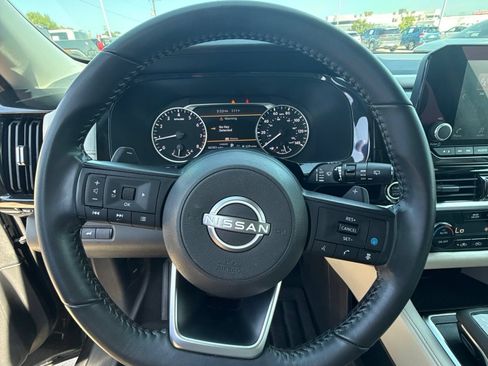 Used 2024 Nissan Pathfinder SV w/ SV Premium Package FWD image 10