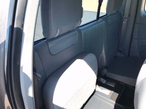 Used 2012 Toyota Tacoma 4x4 Access Cab V6 w/ TRD Sport Pkg image 17
