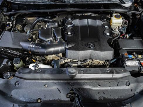 Used 2016 Toyota 4Runner SR5 image 18