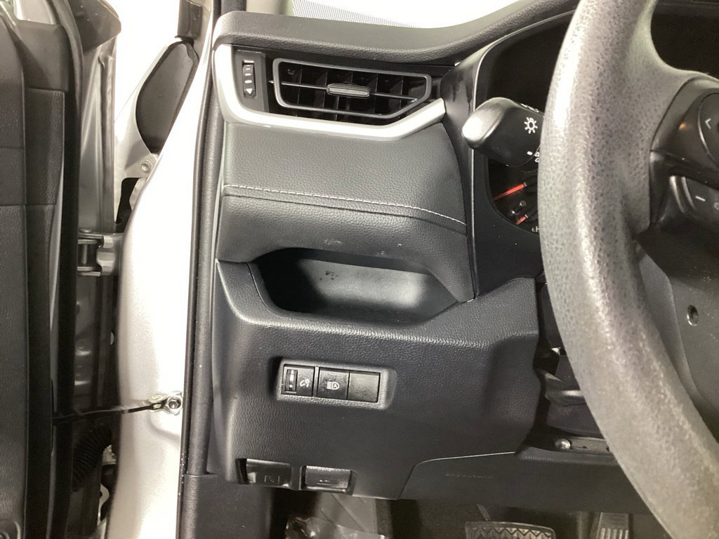 Used 2020 Toyota RAV4 XLE AWD/4WD image 12