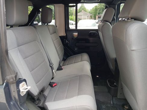 Used 2007 Jeep Wrangler Unlimited Rubicon w/ PWR Convenience Group AWD/4WD image 12