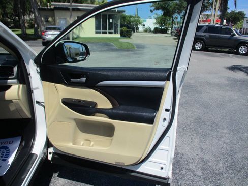 Used 2017 Toyota Highlander XLE FWD image 32