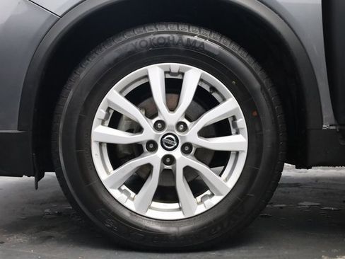 Used 2018 Nissan Rogue SV image 7