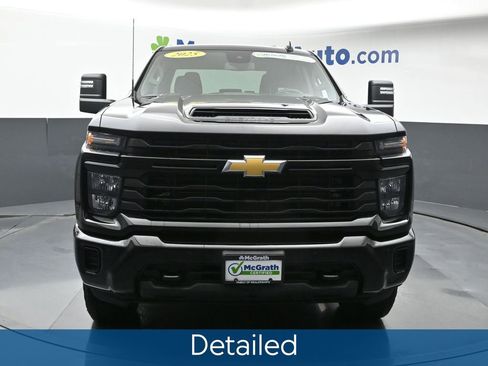 Used 2025 Chevrolet Silverado 2500 Custom w/ Custom Value Package AWD/4WD image 3