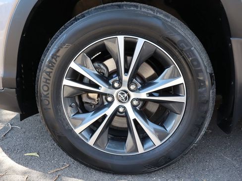 Used 2018 Toyota Highlander Plus AWD/4WD image 43