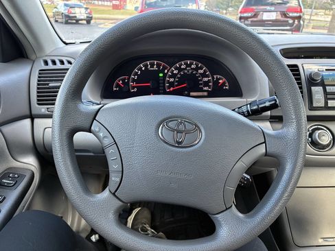 Used 2005 Toyota Camry LE image 13