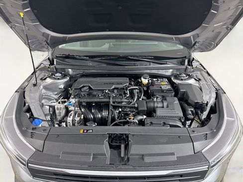 Used 2025 Kia K4 LXS image 39