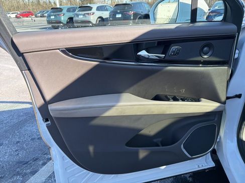 Used 2023 Lincoln Nautilus Reserve w/ Equipment Group 201A image 19