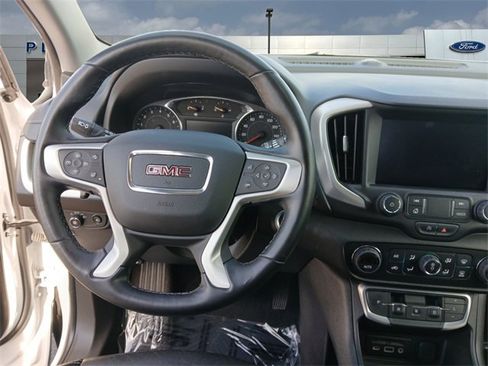 Used 2024 GMC Terrain SLT image 10