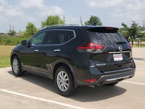 Certified 2018 Nissan Rogue SV w/ Premium Package FWD image 7