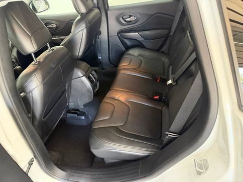 Used 2019 Jeep Cherokee Limited AWD/4WD image 32