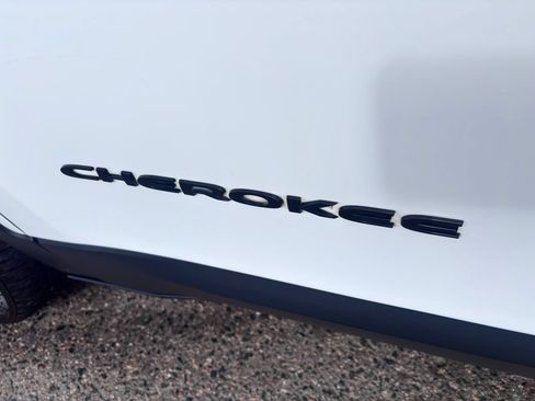 Used 2016 Jeep Cherokee High Altitude AWD/4WD image 13