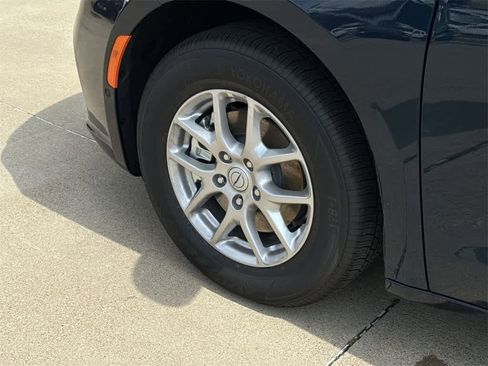 New 2025 Chrysler Pacifica Select image 8