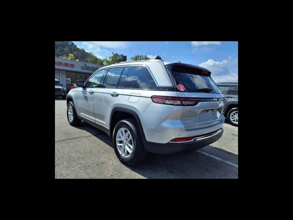 New 2025 Jeep Grand Cherokee Laredo X w/ Luxury Tech Group I AWD/4WD image 3