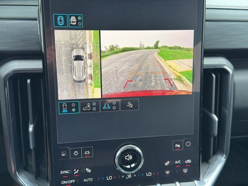 Used 2025 GMC Acadia AT4 AWD/4WD image 26