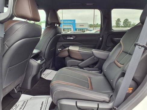 Used 2025 Nissan Armada SL w/ Captain's Chari Seat Package image 17