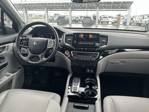 Used 2022 Honda Pilot Touring image 17