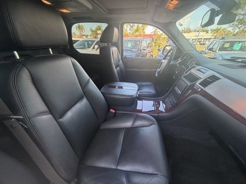 Used 2009 Cadillac Escalade AWD image 12