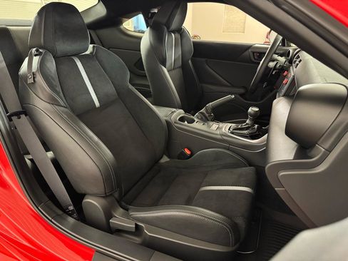 Used 2025 Toyota GR86 Premium w/ ALL Weather Mat Package (TMS) image 29