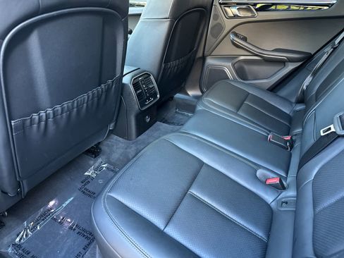 Certified 2025 Porsche Macan image 13