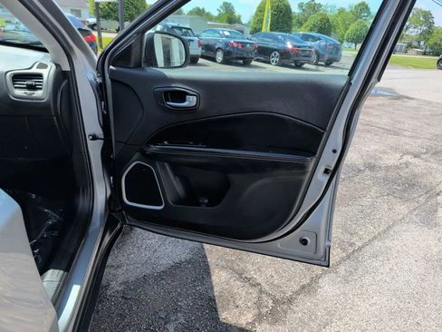Used 2021 Jeep Compass Latitude FWD image 19
