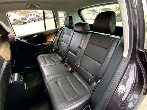 Used 2016 Volkswagen Tiguan S image 19