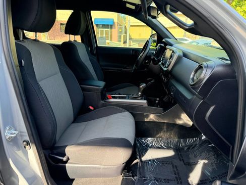 Used 2021 Toyota Tacoma TRD Sport w/ Technology Package RWD image 17