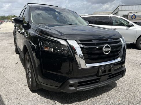 Used 2024 Nissan Pathfinder SV FWD image 1