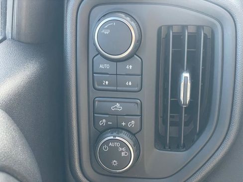 Used 2022 Chevrolet Silverado 1500 Custom Trail Boss w/ LPO, Dark Essentials Package image 17