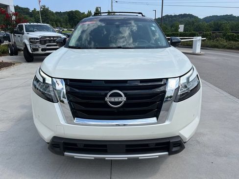 Used 2024 Nissan Pathfinder Platinum AWD/4WD image 35