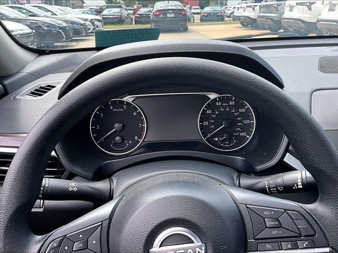 Used 2025 Nissan Altima 2.5 SV FWD image 13