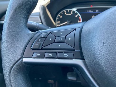 Used 2025 Nissan Altima 2.5 SV image 12