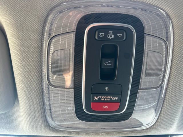 Used 2022 Hyundai Elantra Limited FWD image 29