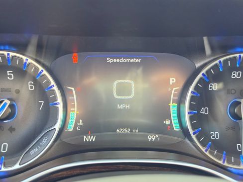 Used 2023 Chrysler Pacifica Limited FWD image 21