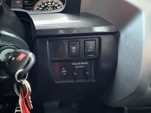 Used 2018 Toyota Tundra SR5 image 18