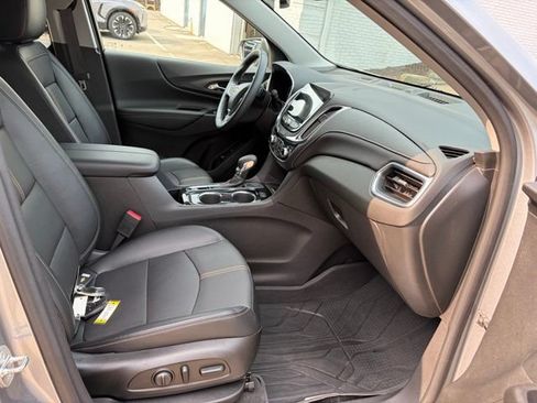 Used 2023 Chevrolet Equinox Premier FWD image 23