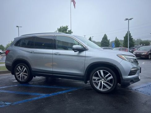 Used 2018 Honda Pilot Touring image 4