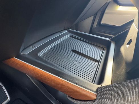 Used 2026 Cadillac Vistiq Premium Luxury image 22