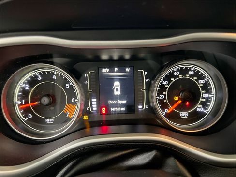 Used 2015 Jeep Cherokee Latitude w/ Cold Weather Group image 10