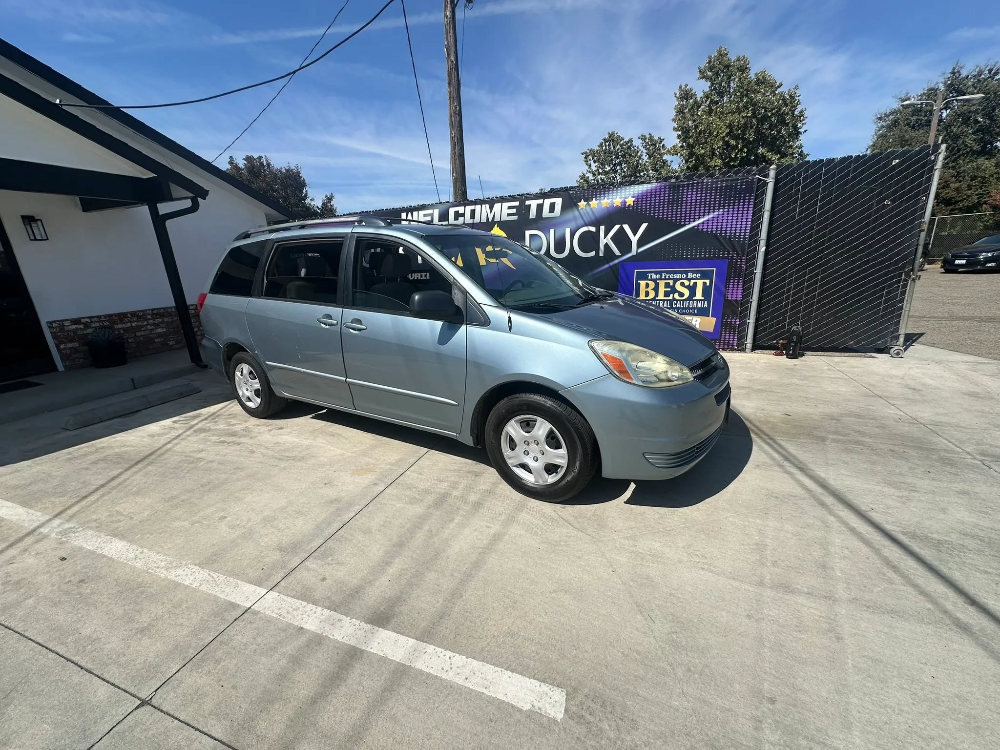 Used 2005 Toyota Sienna LE w/ LE Pkg 3 FWD image 3