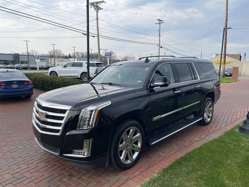 Used 2019 Cadillac Escalade ESV Premium Luxury image 1