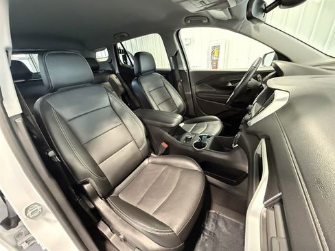 Used 2024 GMC Terrain SLT image 28