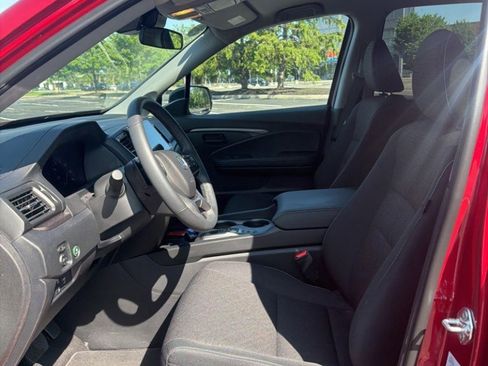Used 2025 Honda Ridgeline Sport image 16