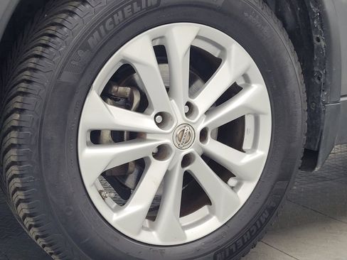 Used 2014 Nissan Rogue SV FWD image 31